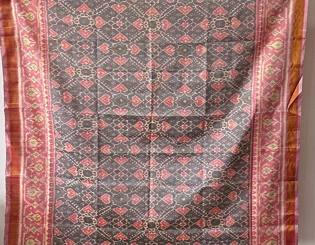 Paan Bhaat Pattern Grey and Pink Handloom Pure Silk Single Ikat Patola Blouse Fabric
