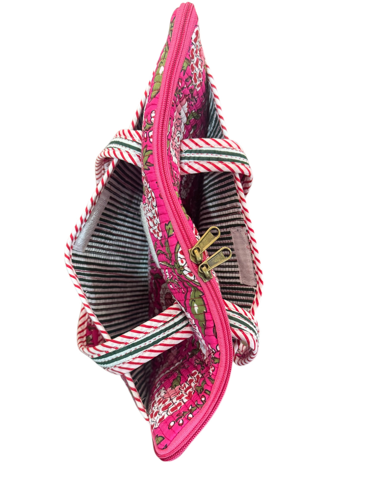 pattern-quilted-laptop-sleeve-with-handle