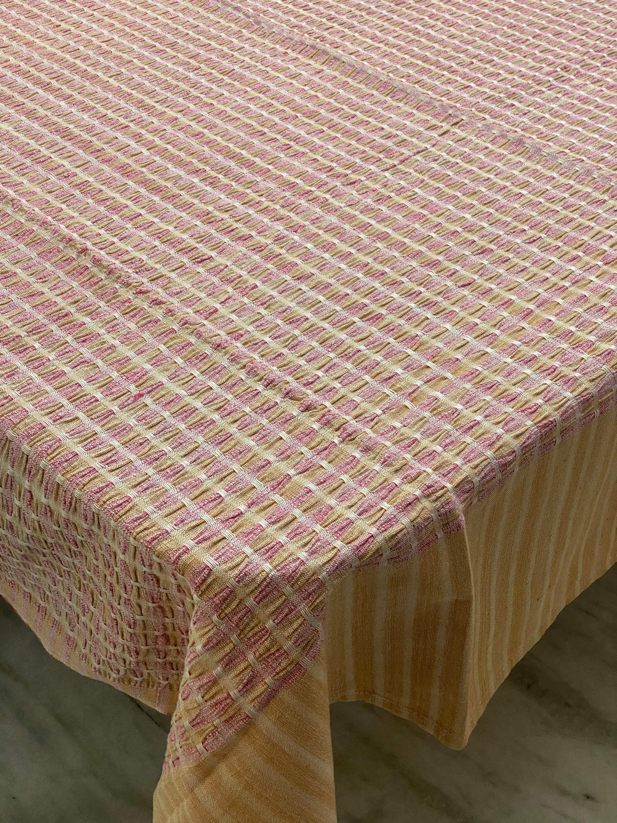 peach-color-woven-cotton-table-cloth-6-seater-texture-view