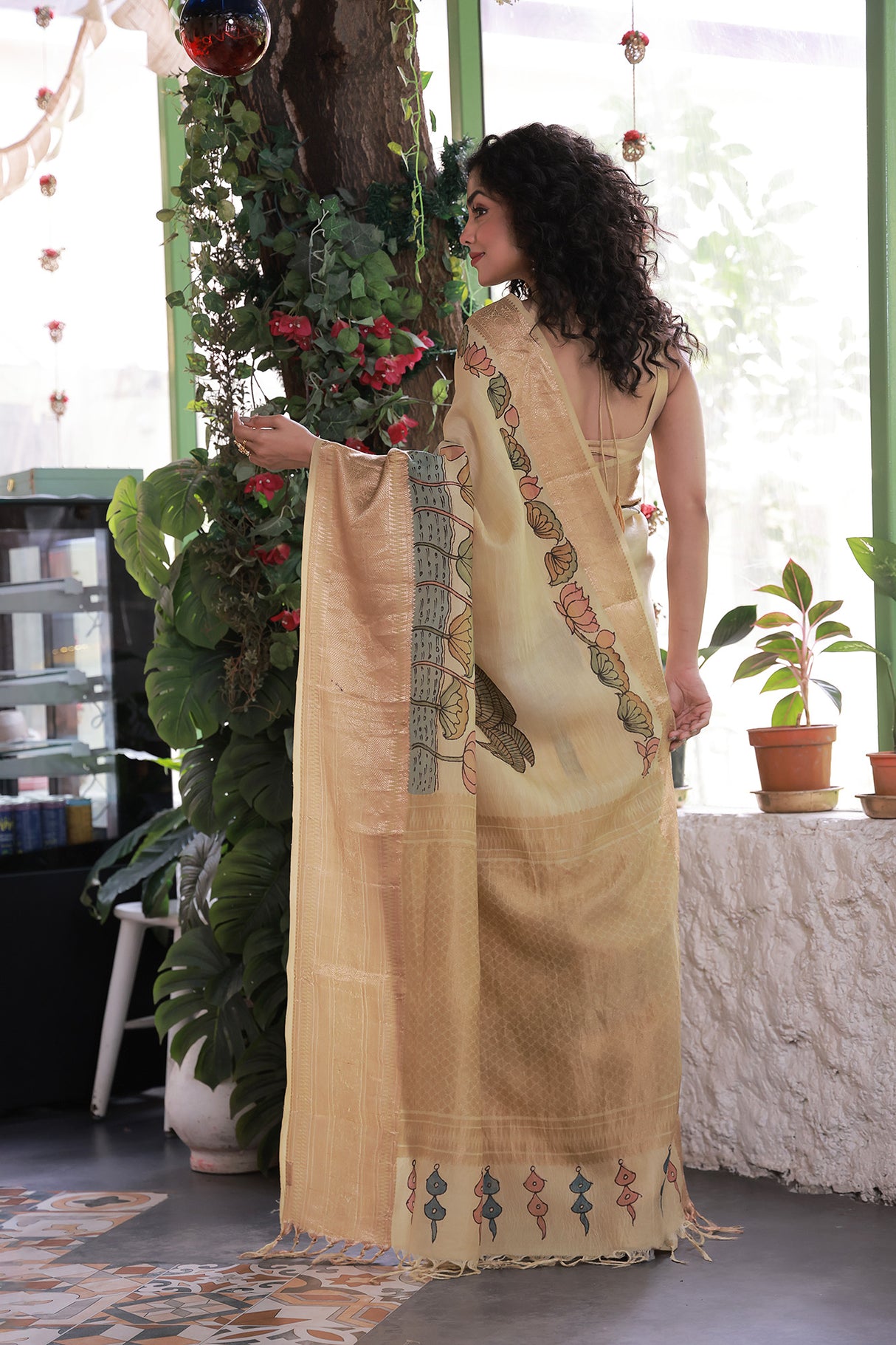 peacock-floral-bangalore-silk-kalamkari-saree-full-length-view
