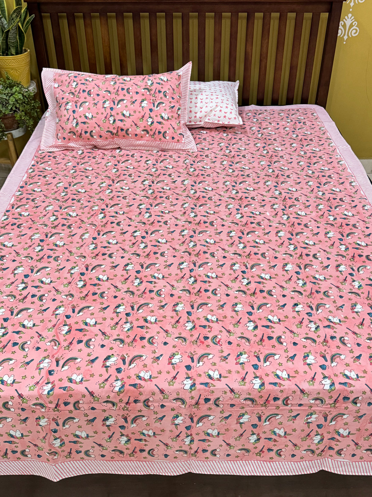 pillowcase-bright-unicorn-theme-block-printed-kids-bed-sheet