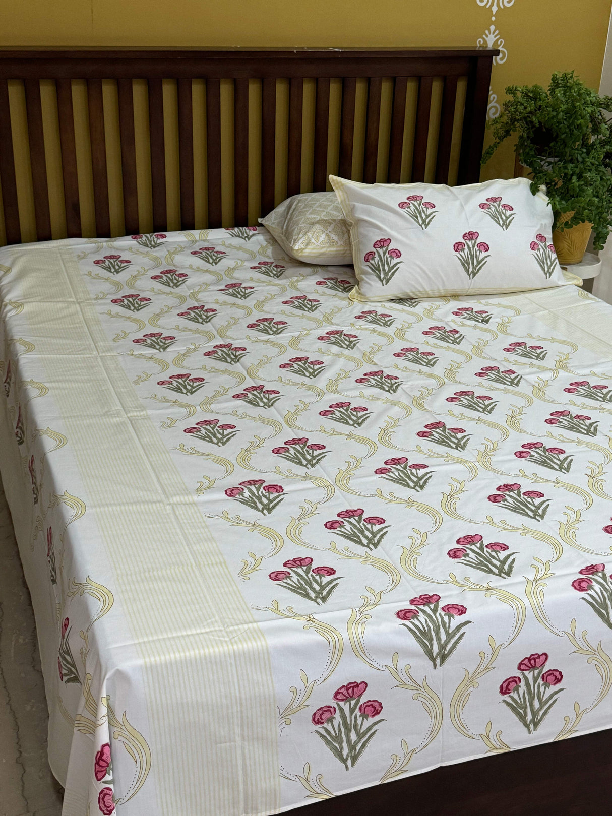 pink-flower-double-cotton-bedsheet-close-up