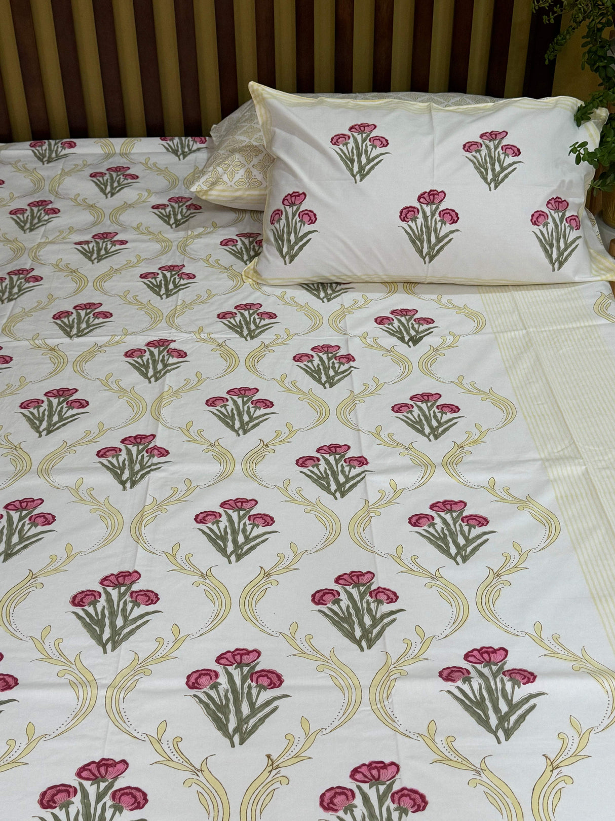 pink-flower-double-cotton-bedsheet-side-view