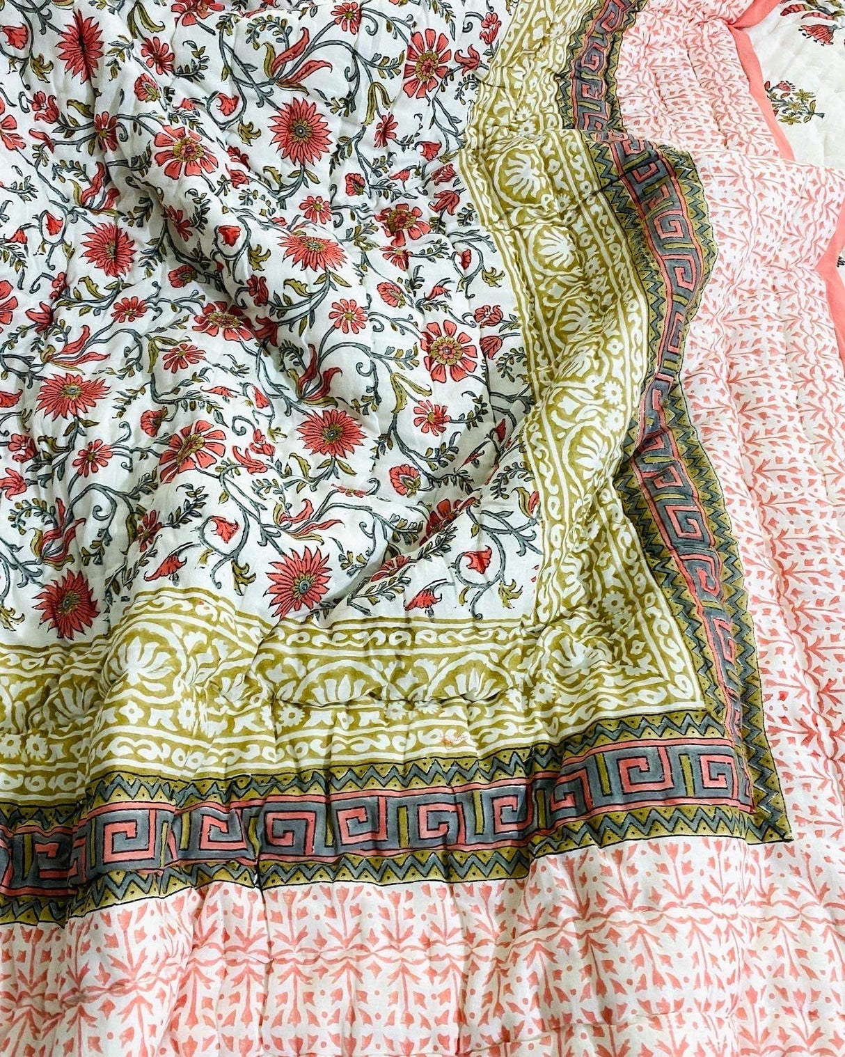 pink-green-single-cotton-quilt-closeup-view