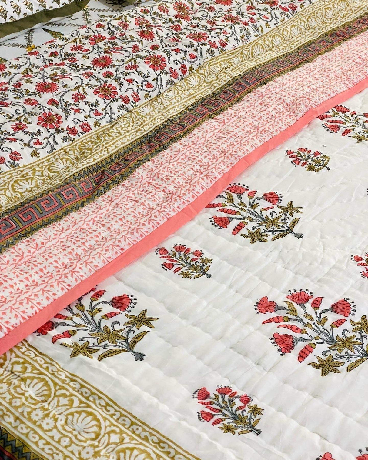 pink-green-single-cotton-quilt-detailed-view