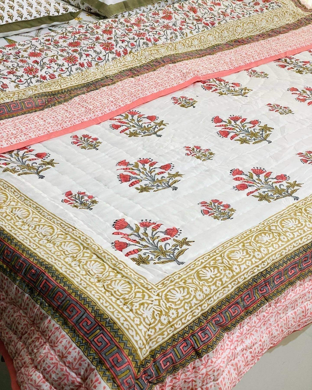 pink-green-single-cotton-quilt-full-view