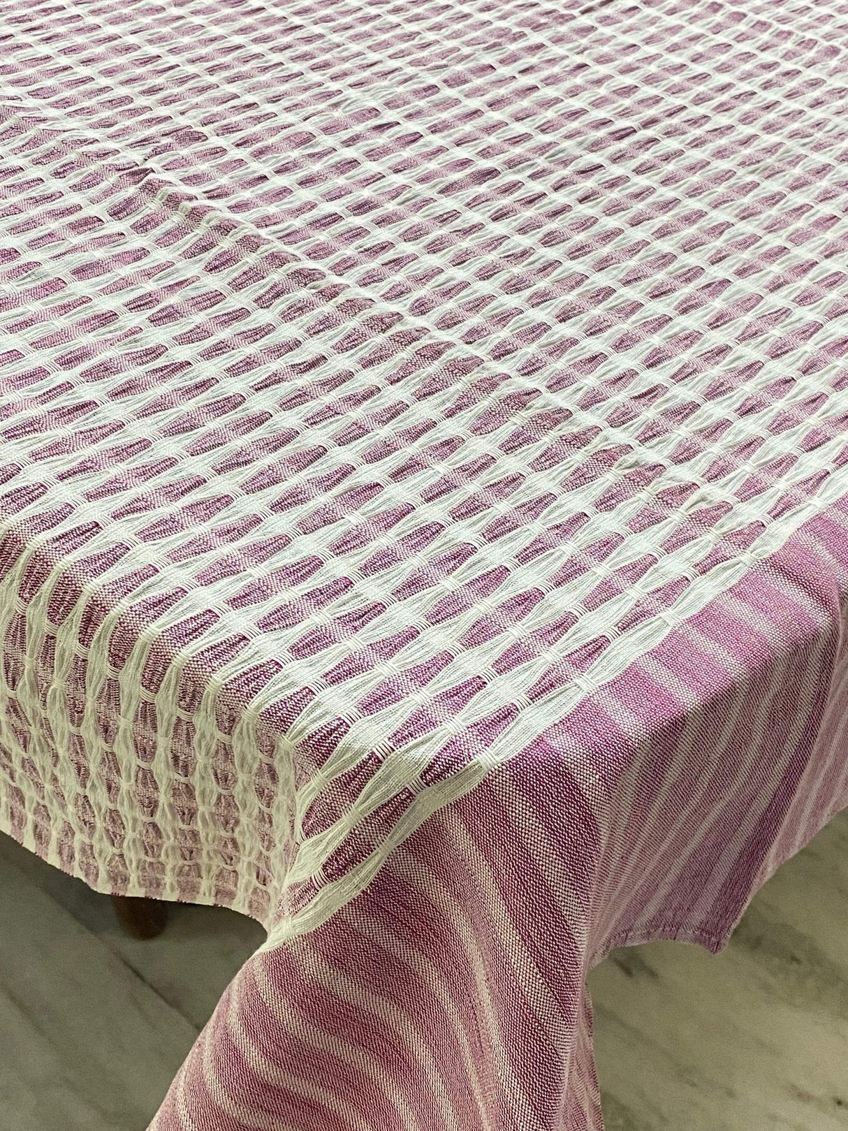 pink-woven-cotton-table-cloth-6-seater-pattern-view