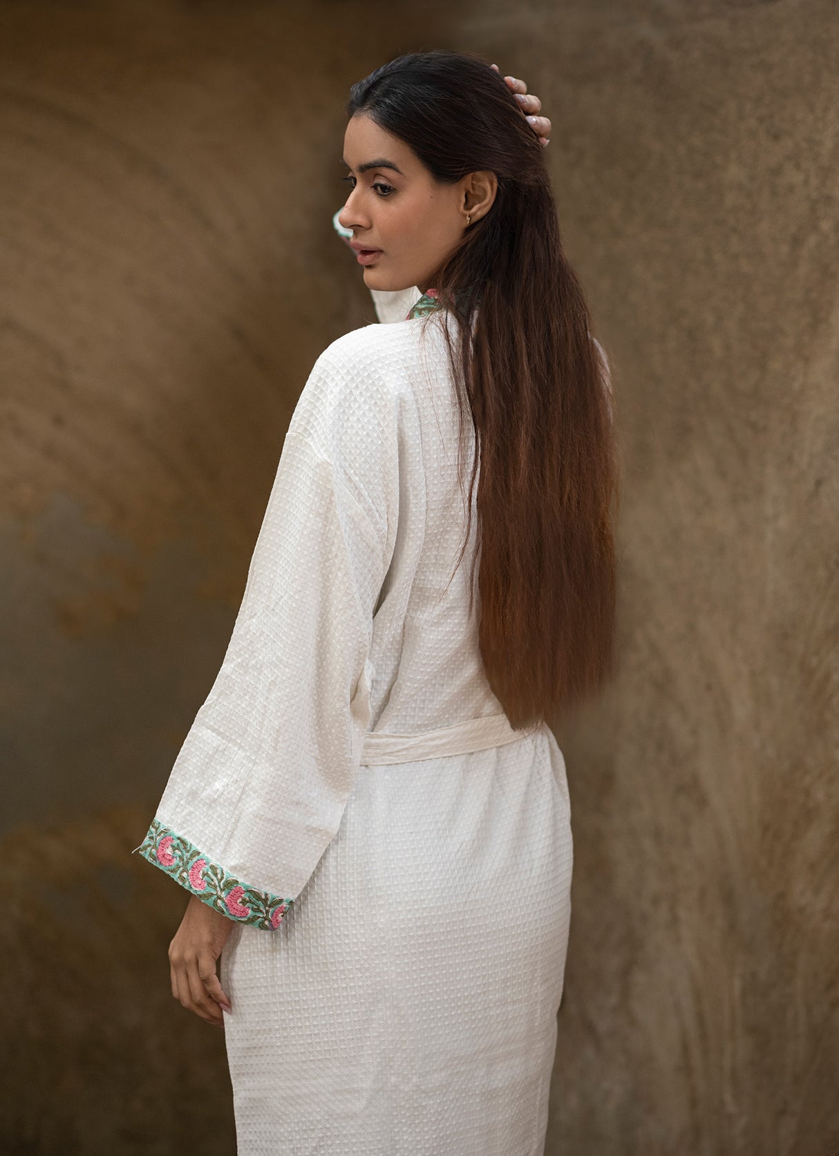 plain-cotton-waffle-bathrobe-with-floral-border-back-view