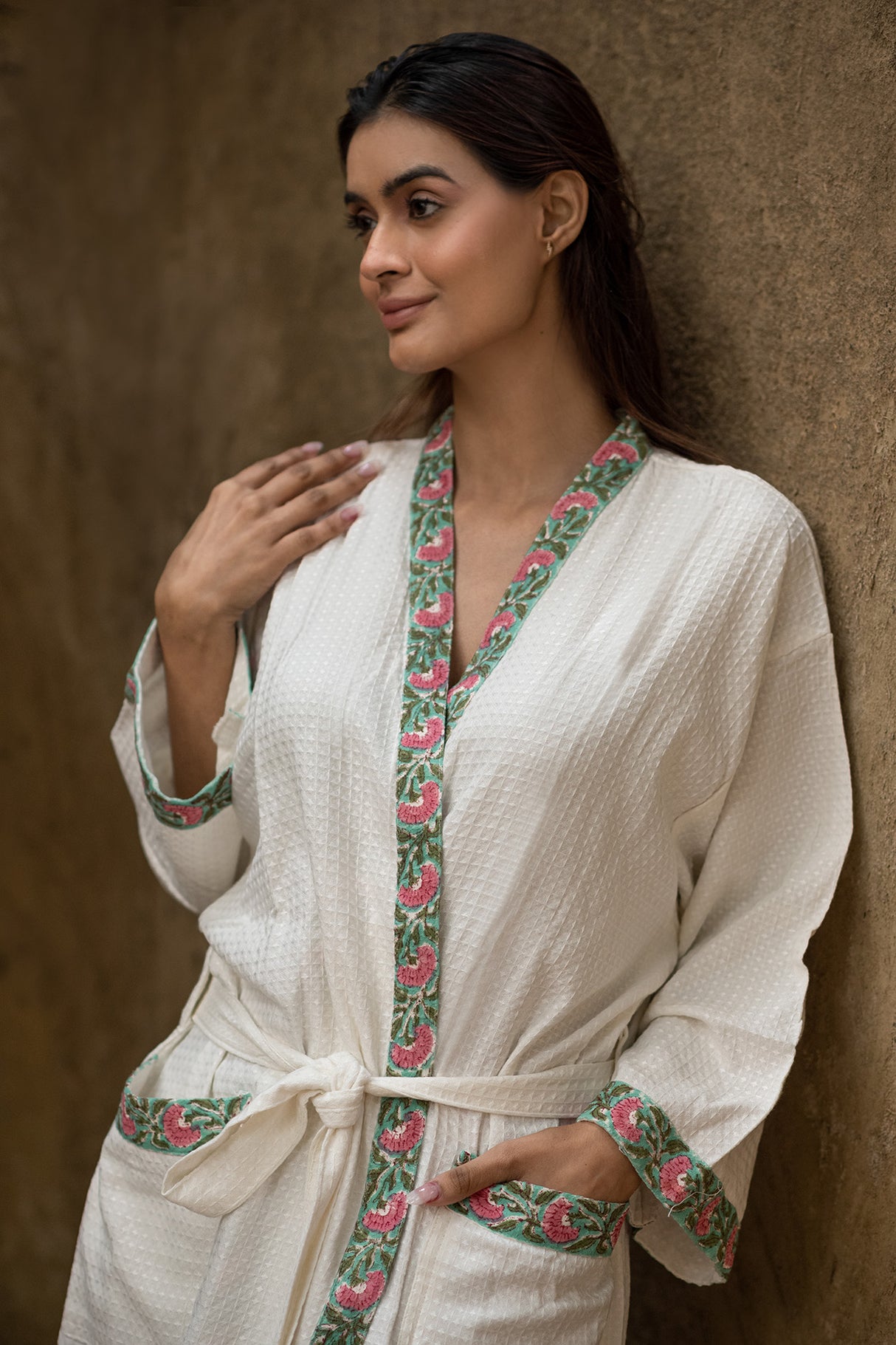 plain-cotton-waffle-bathrobe-with-floral-border-detailed-view