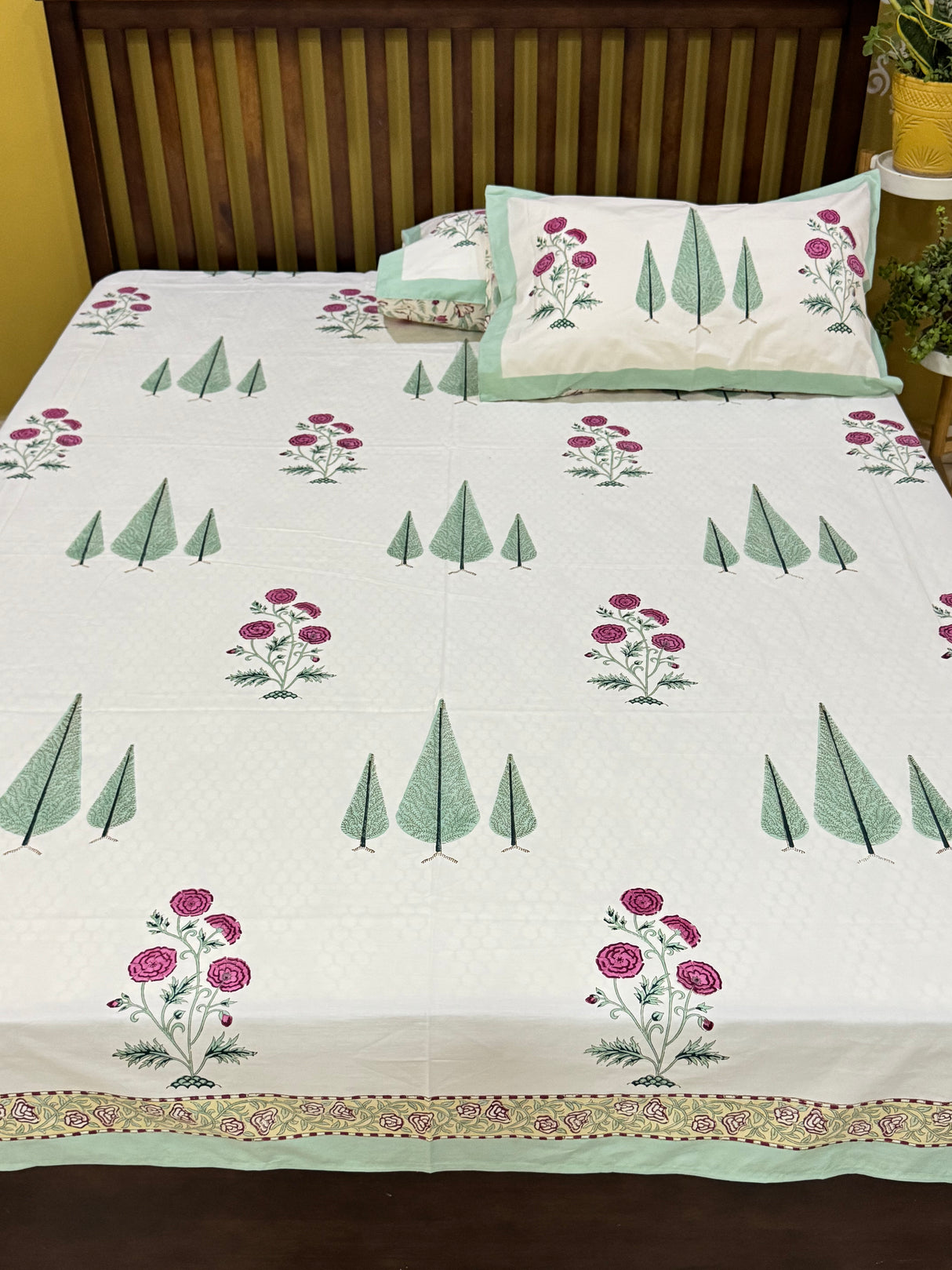 printed-opulent-sprig-pure-cotton-bedsheet-handblock