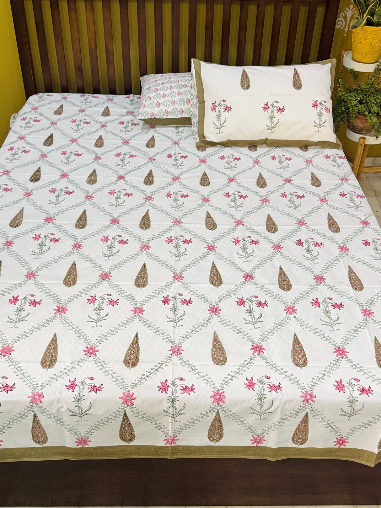 printed-sprig-luxe-pure-cotton-bedsheet-handblock