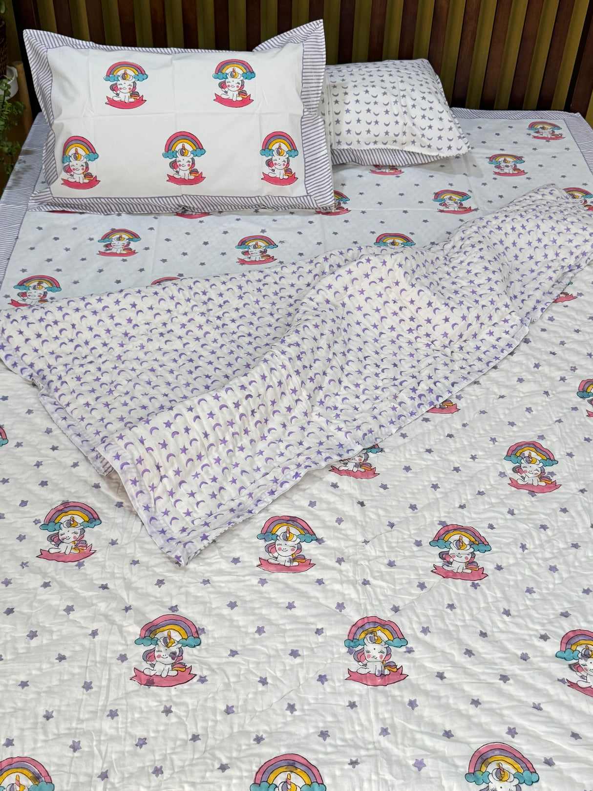 printed-unicorn-world-mulmul-kids-quilt-handblock