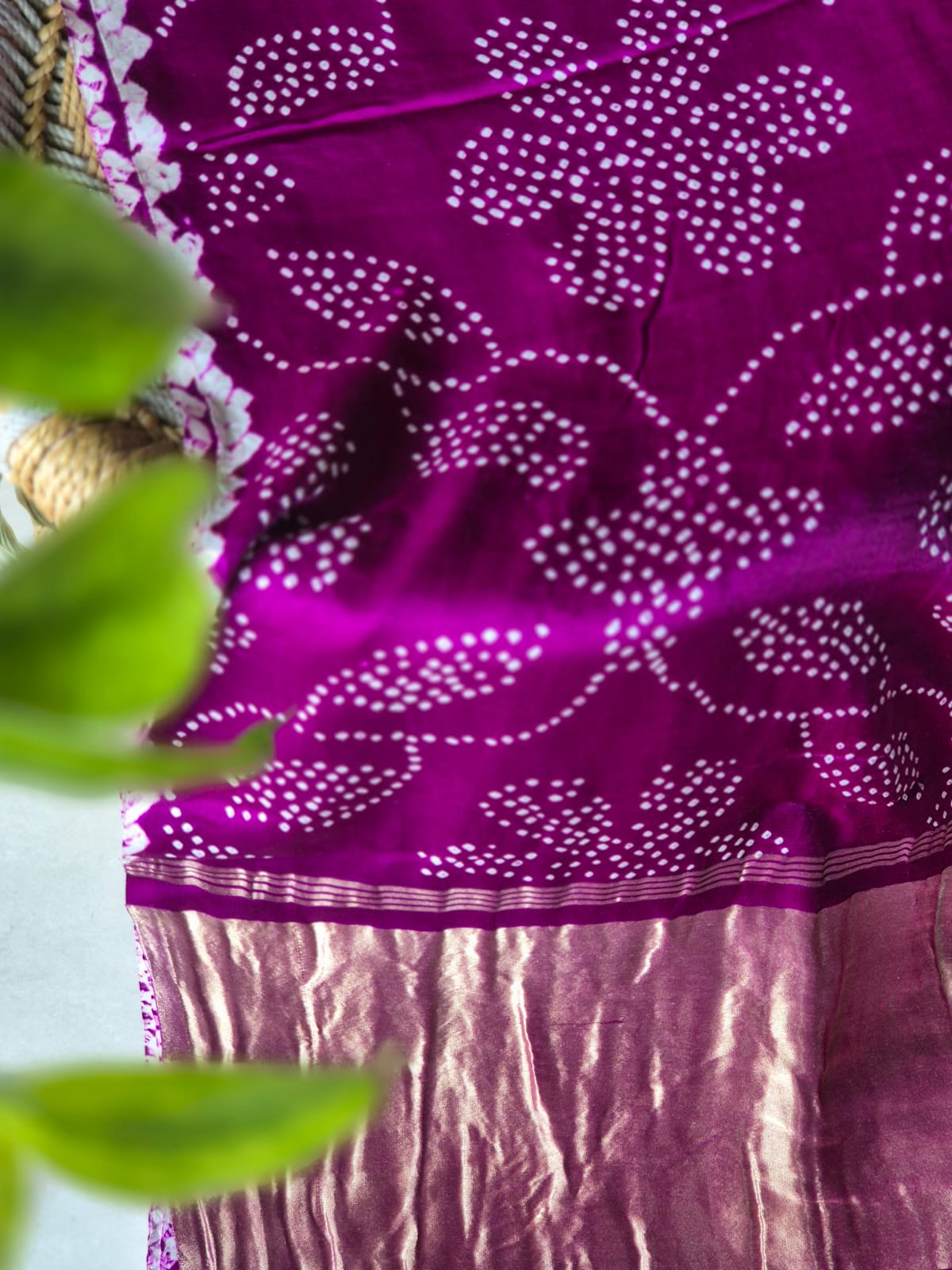 purple-plum-flora-and-hexa-pure-galli-silk-bandhani-saree