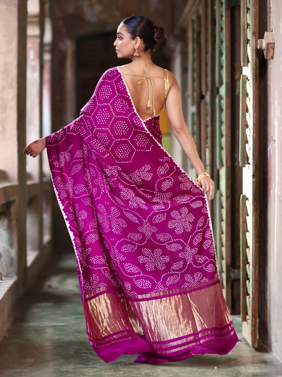 purple-plum-flora-and-hexa-pure-galli-silk-bandhani-saree