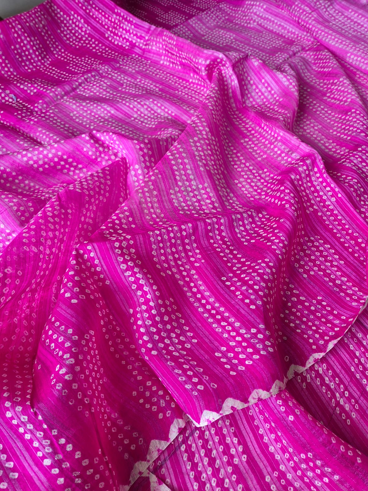 queens-melody-dual-pink-matka-silk-bandhani-saree