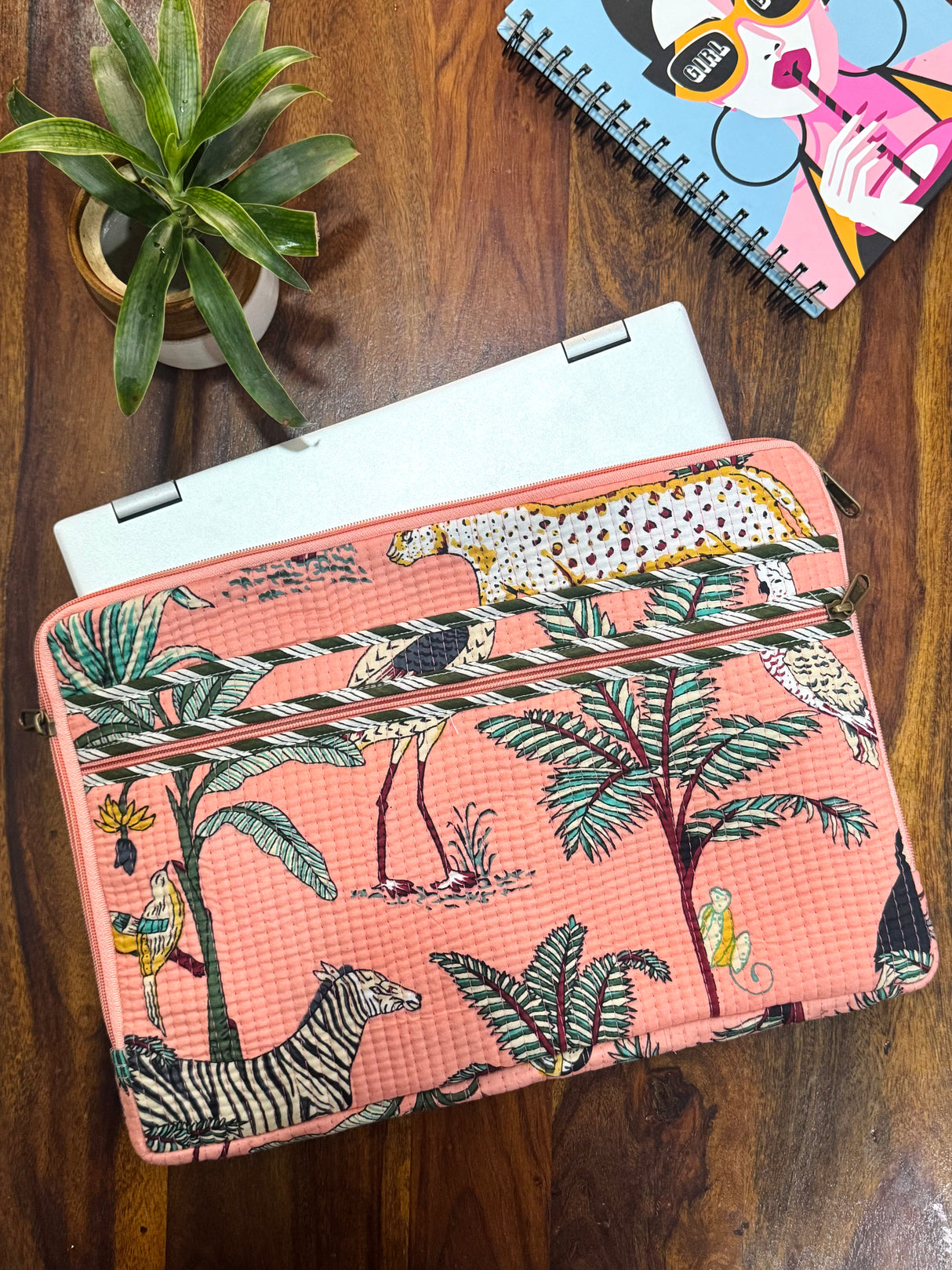 quilted-laptop-sleeve-with-front-pocket-and-jungle-print