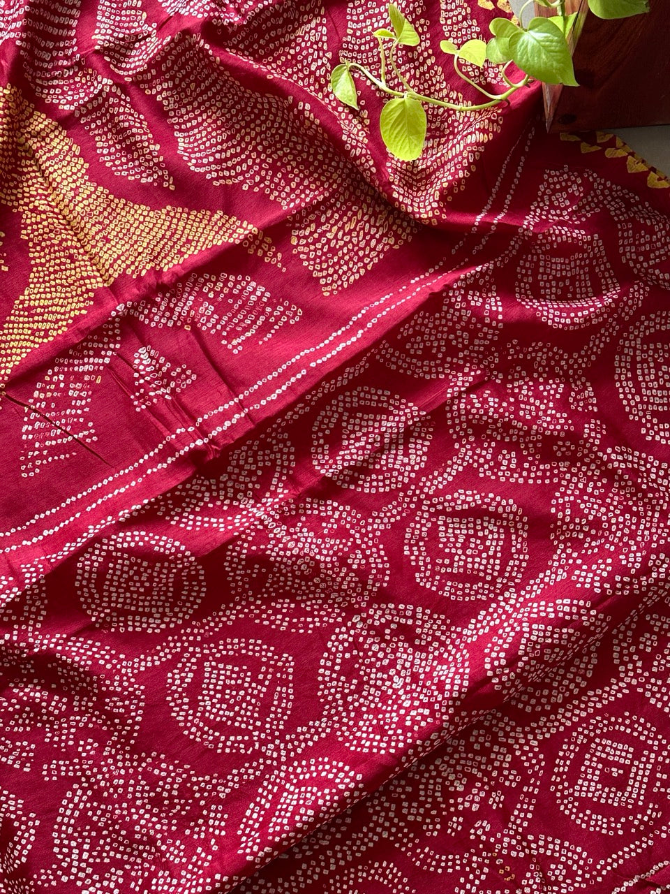 raktima-deep-red-munga-silk-bandhani-saree