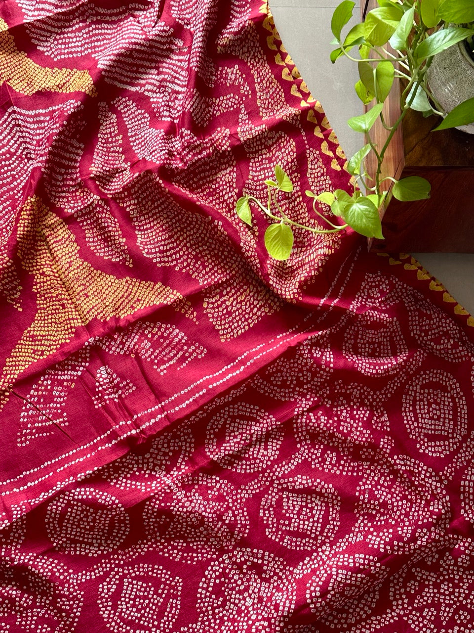 raktima-deep-red-munga-silk-bandhani-saree
