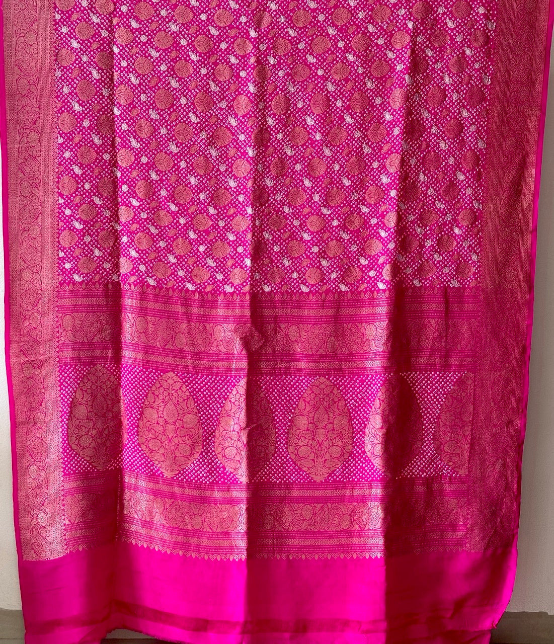 Fuchsia Pink Colour Pure Banarasi Silk Bandhani Saree