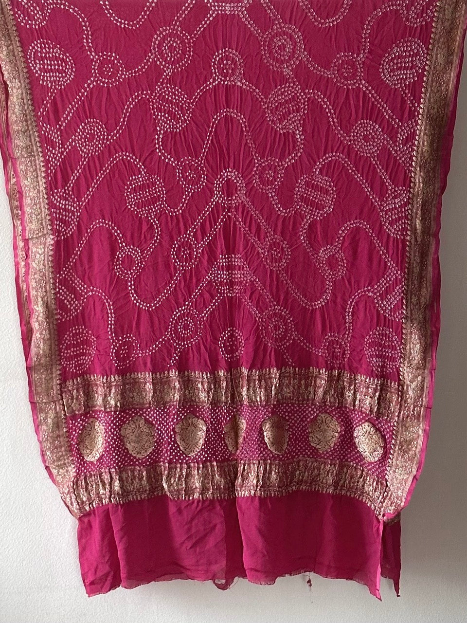 raspberry-wine-pure-banarsi-georgette-bandhani-dupatta