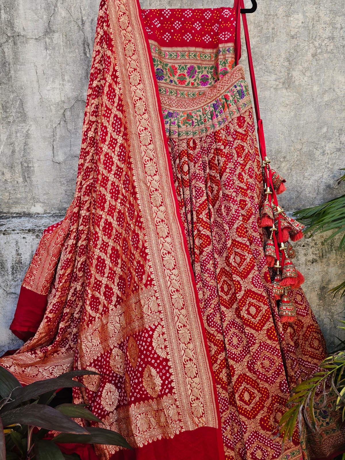 red-banarasi-georgette-meenakari-bandhani-lehenga-with-dupatta