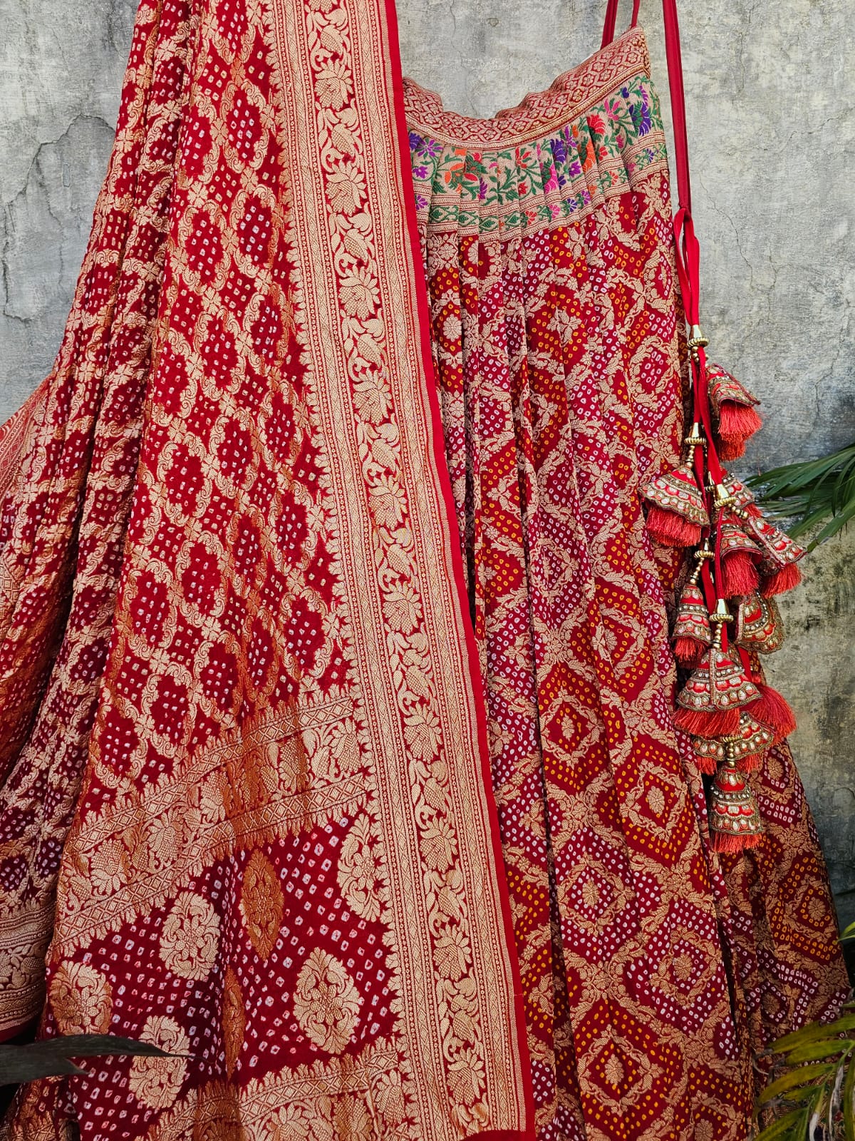 red-banarasi-georgette-meenakari-bandhani-lehenga-with-dupatta
