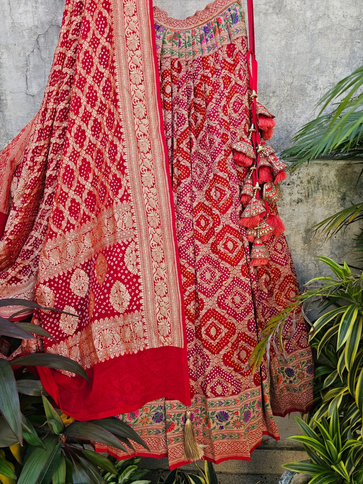 red-banarasi-georgette-meenakari-bandhani-lehenga-with-dupatta