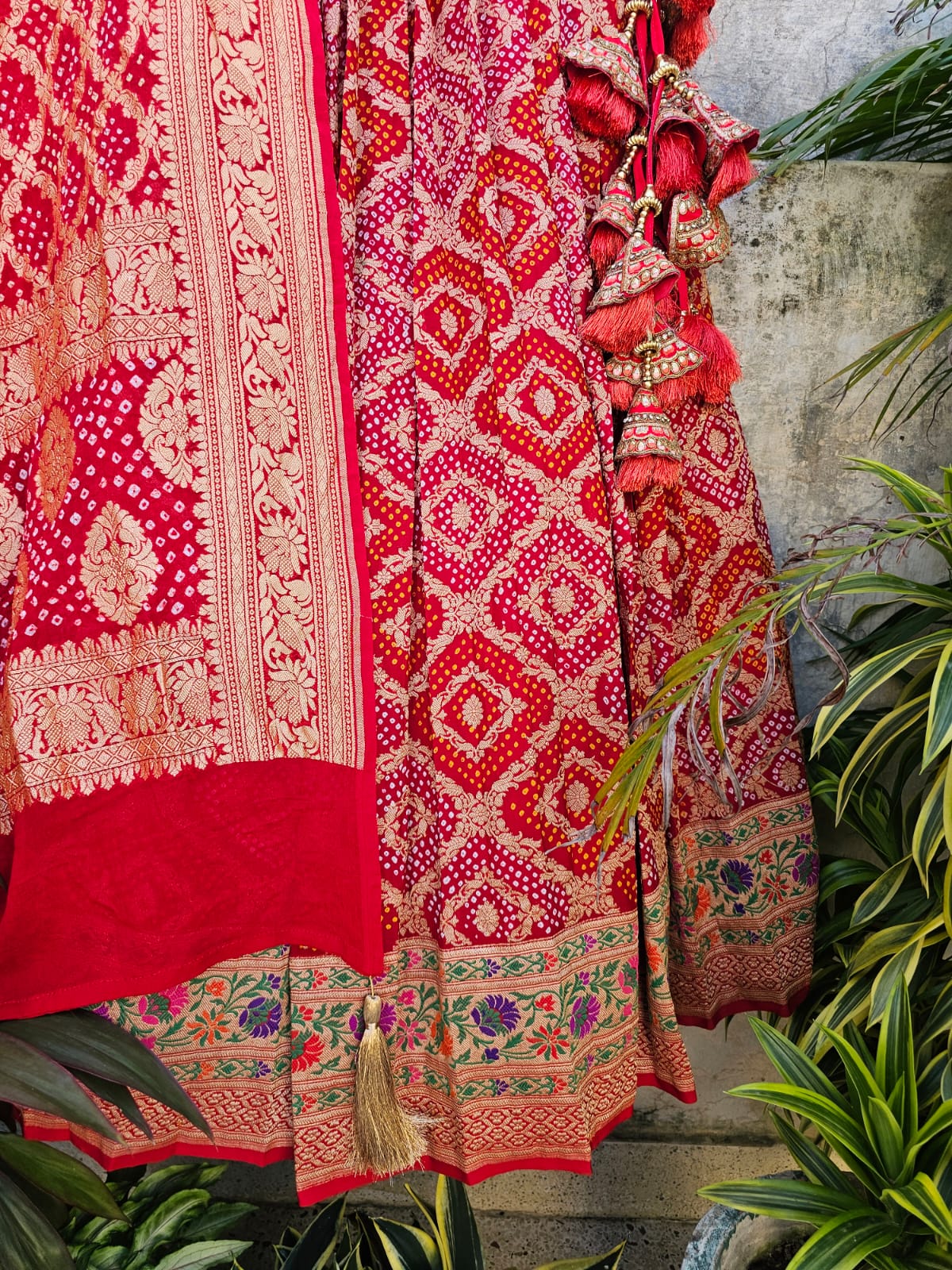 red-banarasi-georgette-meenakari-bandhani-lehenga-with-dupatta