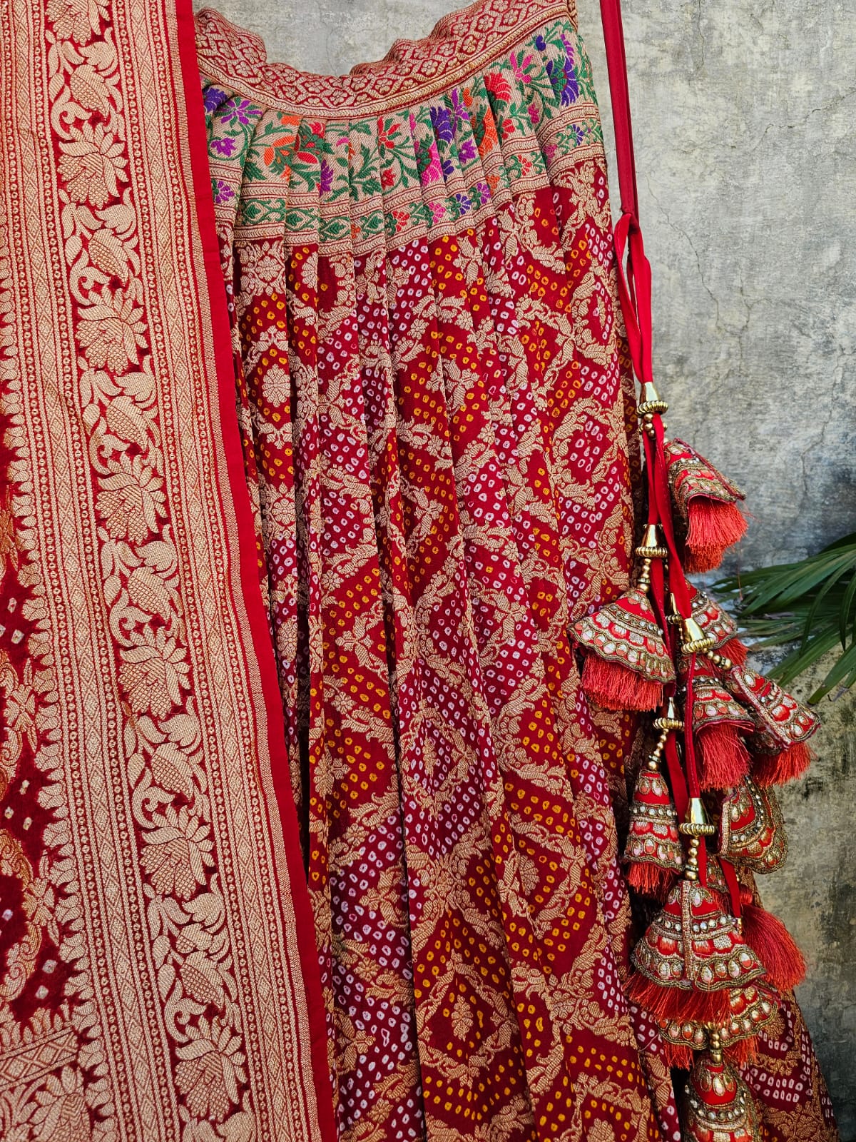 red-banarasi-georgette-meenakari-bandhani-lehenga-with-dupatta
