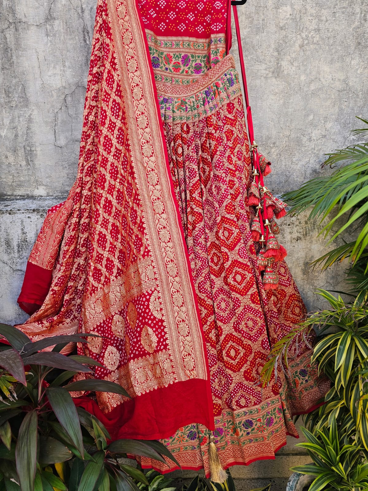 red-banarasi-georgette-meenakari-bandhani-lehenga-with-dupatta
