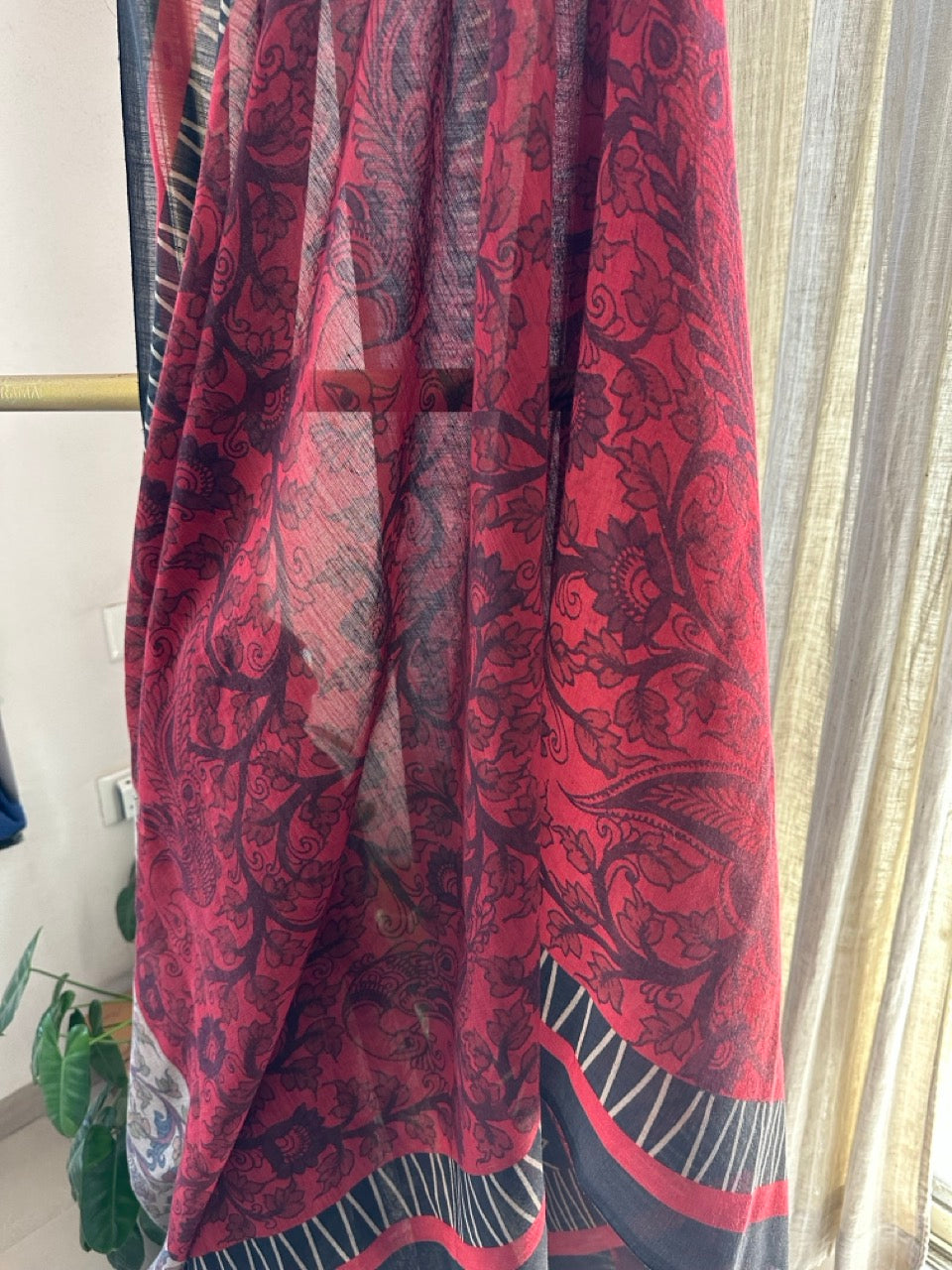 red-beige-half-and-half-linen-cotton-kalamkari-saree-pallu-detail-view