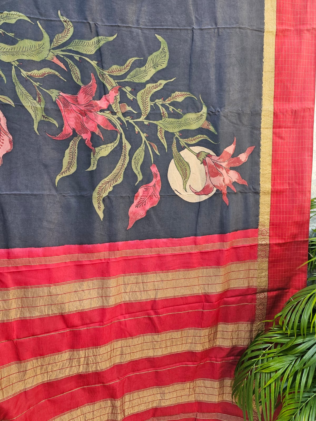 red-border-floral-kanjivaram-kalamkari-saree-border-highlight