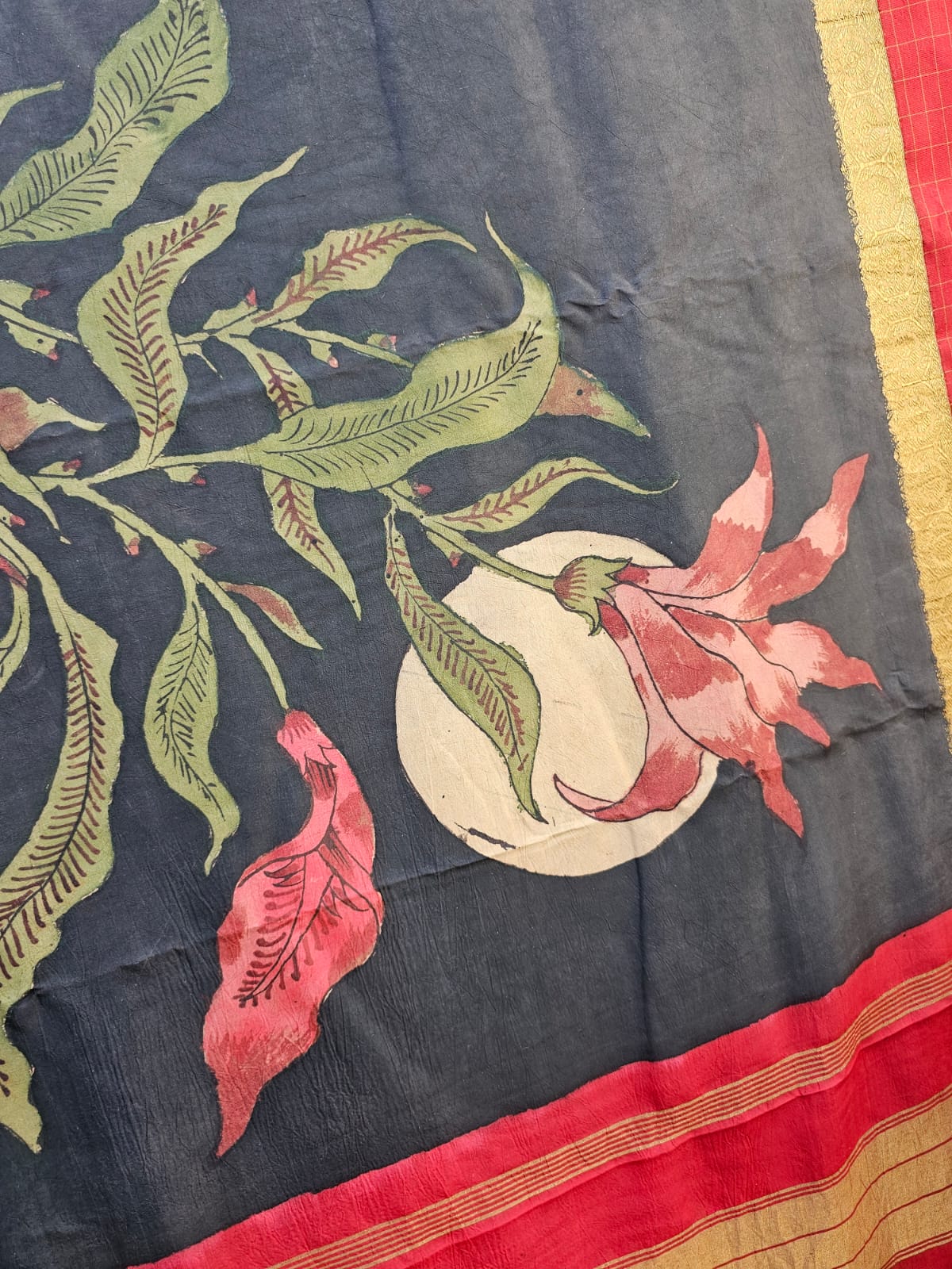 red-border-floral-kanjivaram-kalamkari-saree-close-up