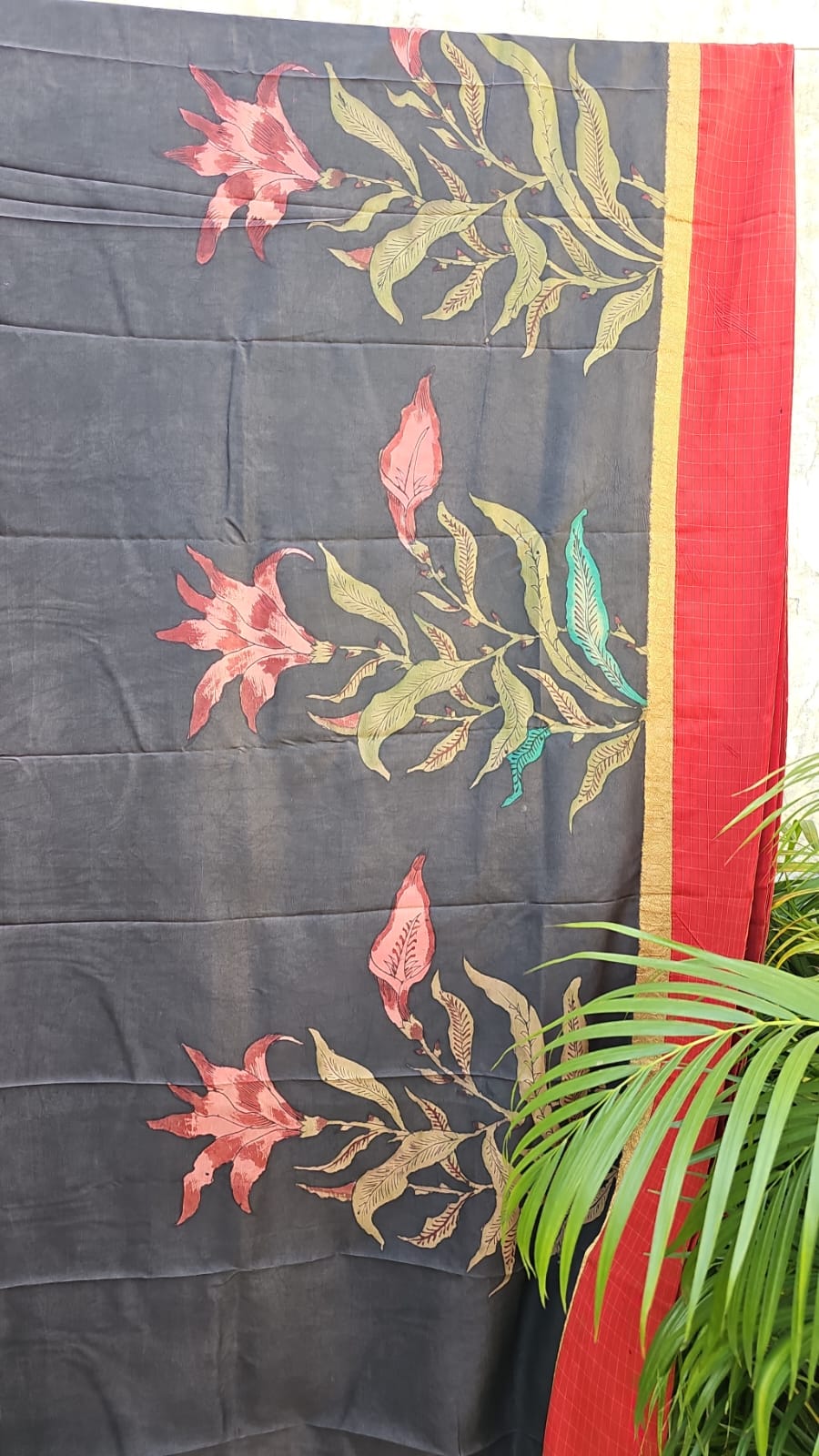 red-border-floral-kanjivaram-kalamkari-saree-detail-view