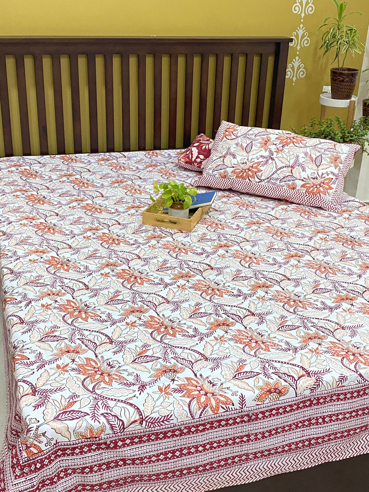 red-cream-king-cotton-bedsheet-zoom-in-view