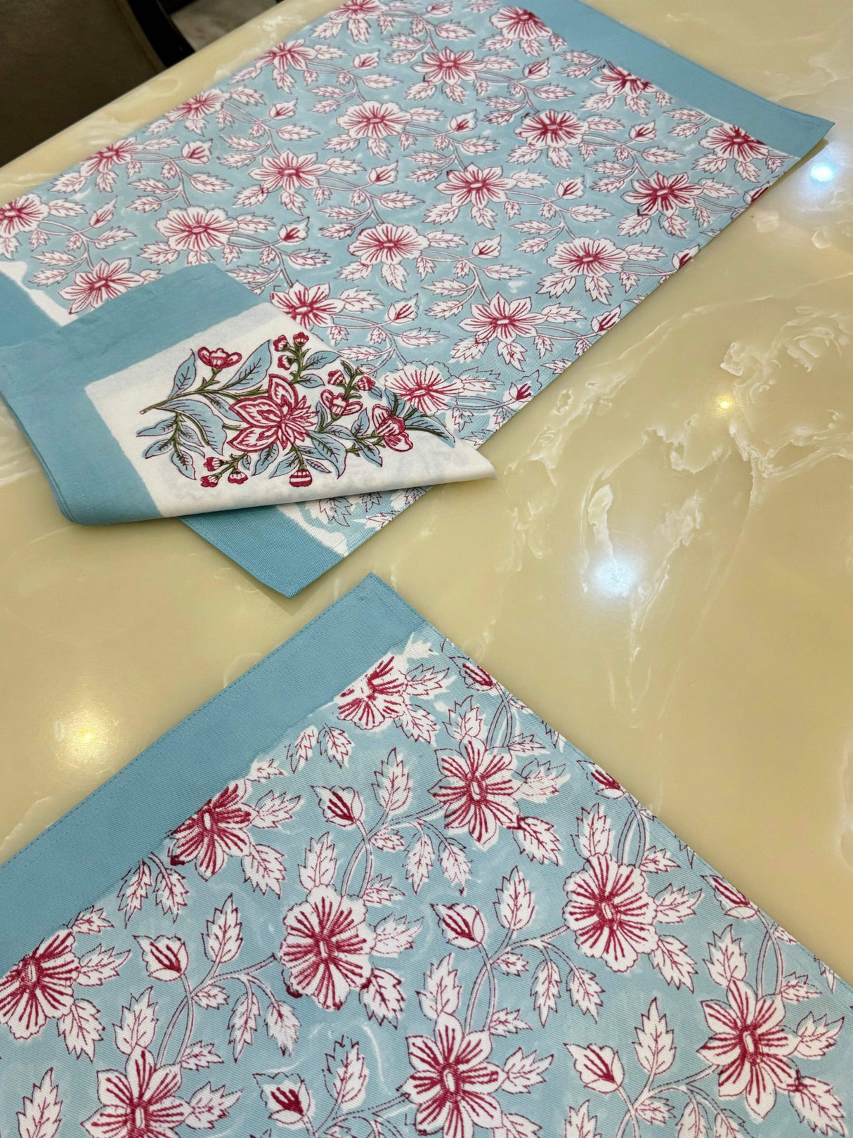 red-flower-blockprint-table-mat-napkin-6-seater-pattern-view