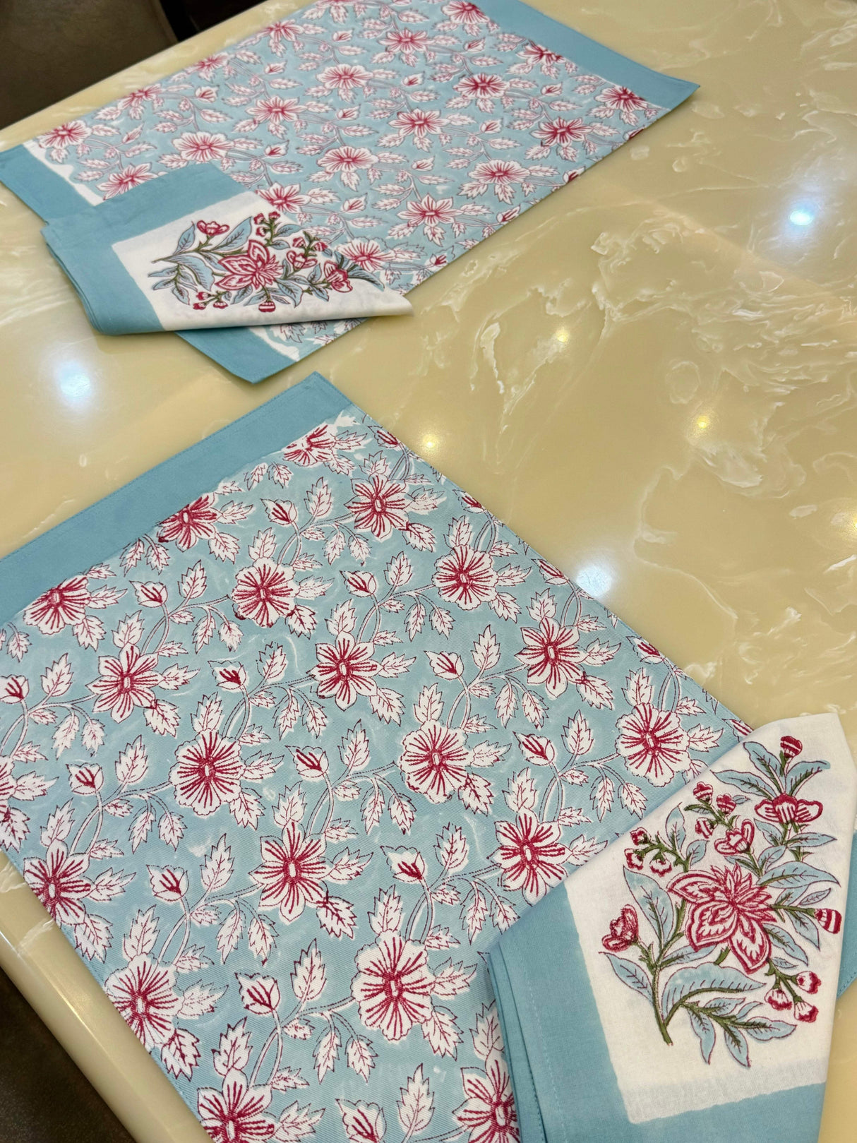 red-flower-blockprint-table-mat-napkin-6-seater-side-view