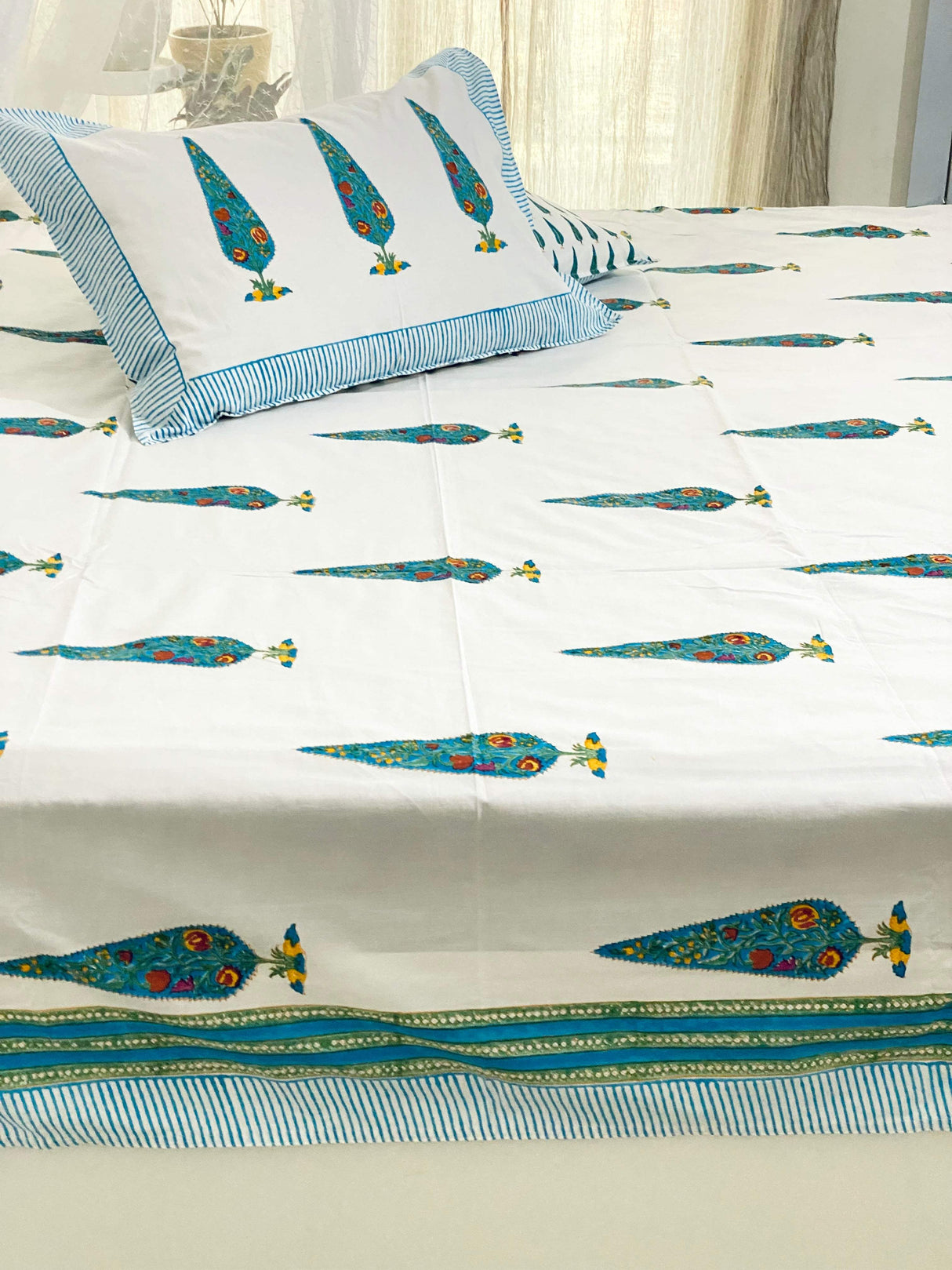 red-green-tree-king-cotton-bedsheet-pattern-view