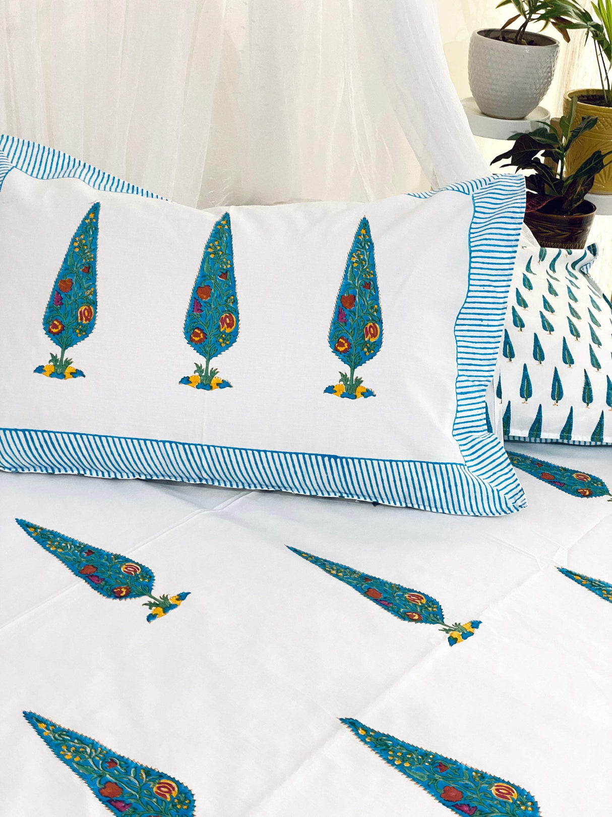 red-green-tree-king-cotton-bedsheet-side-view