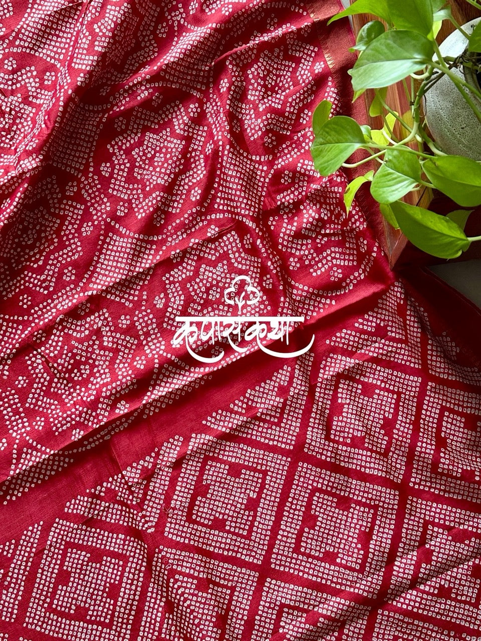 red-reverie-munga-silk-bandhani-saree