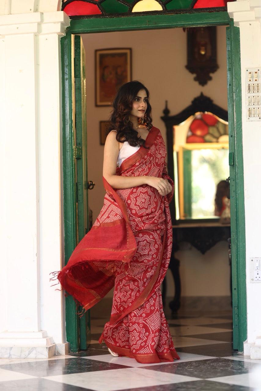 red-reverie-munga-silk-bandhani-saree