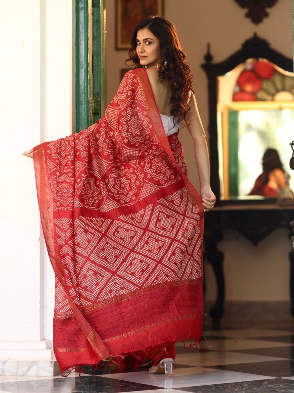 red-reverie-munga-silk-bandhani-saree
