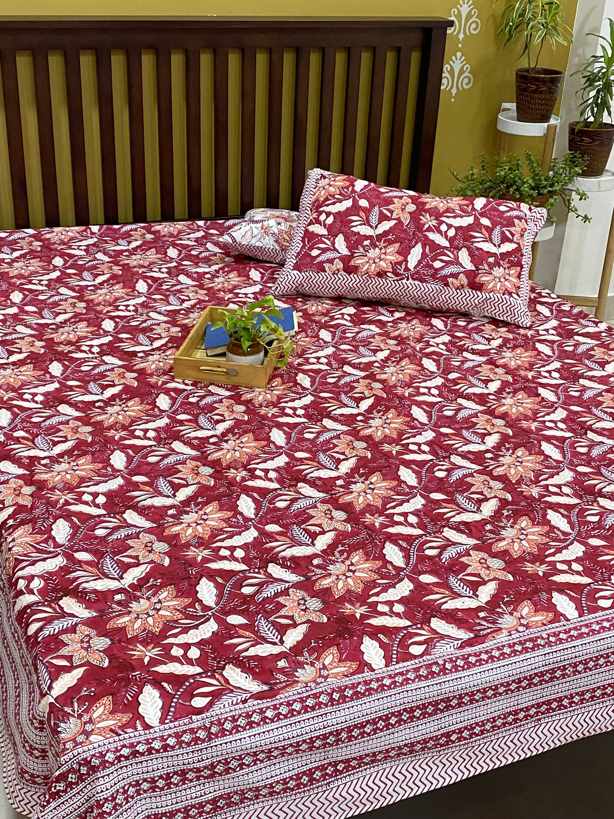 red-theme-king-cotton-bedsheet-design-view