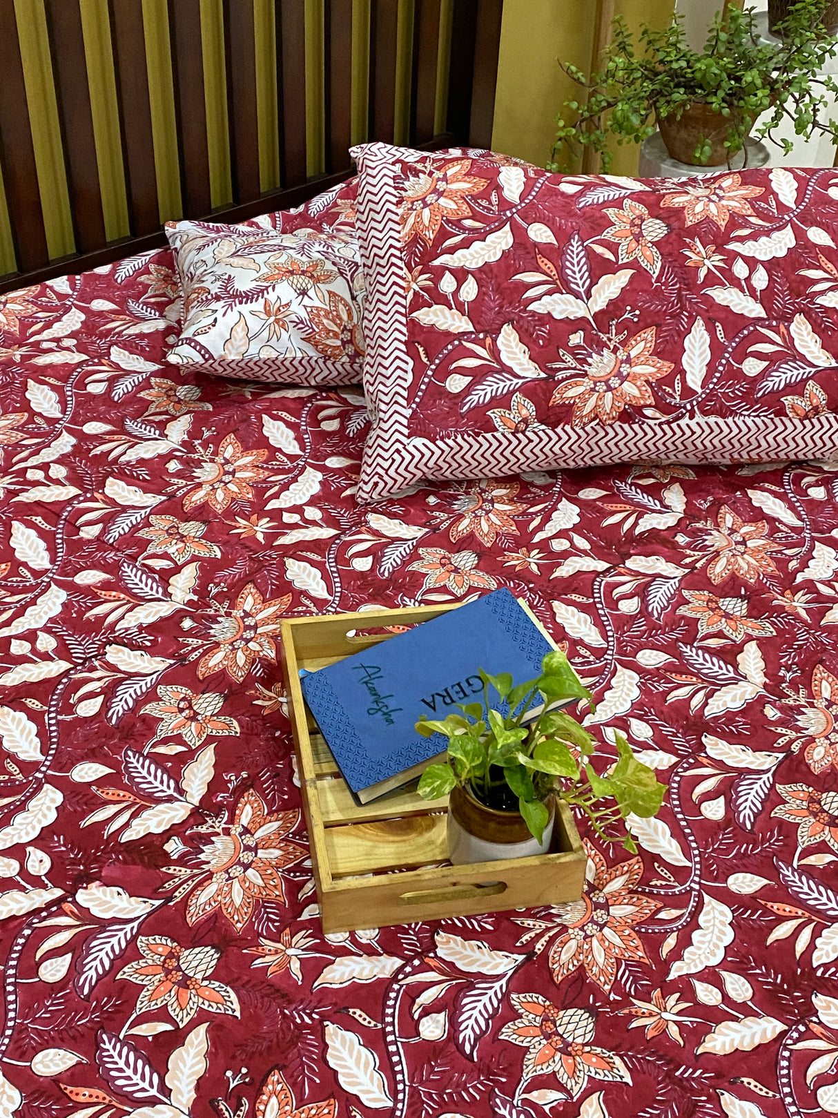 red-theme-king-cotton-bedsheet-fabric-view