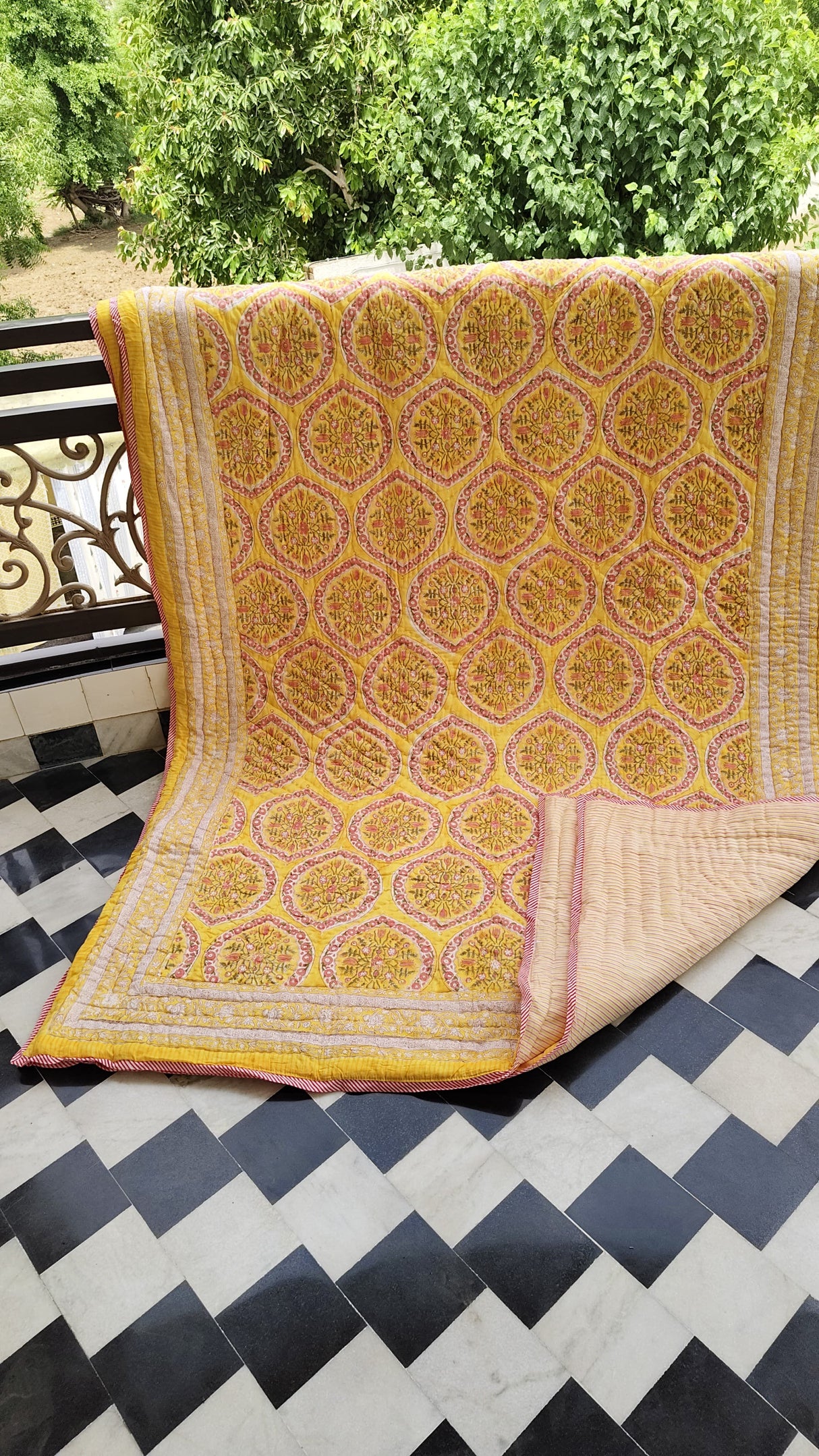 reversible-cotton-quilt-cream-stripe-fold