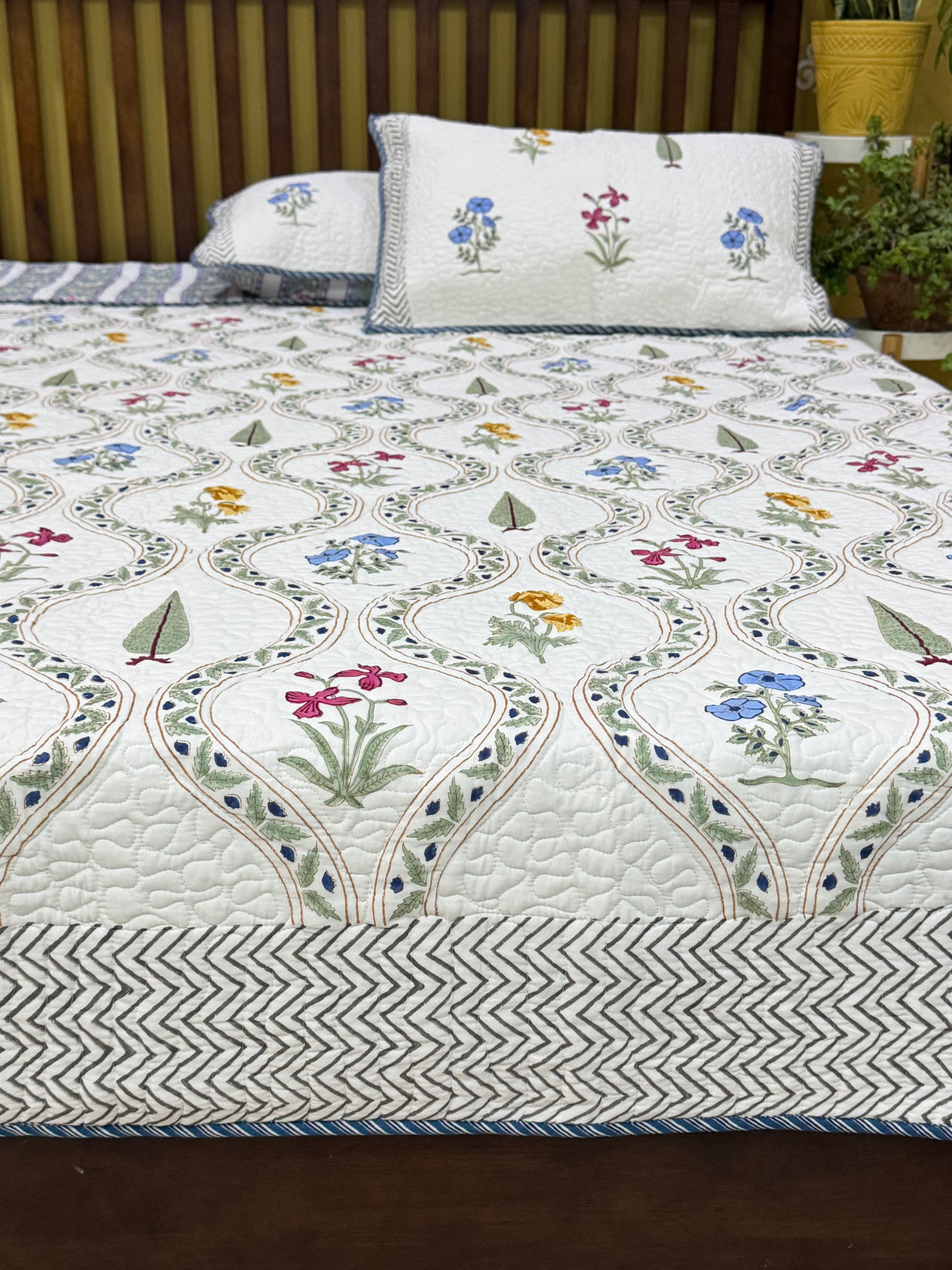 reversible-mulmul-king-size-bedcover-tender-bloom-blockprint