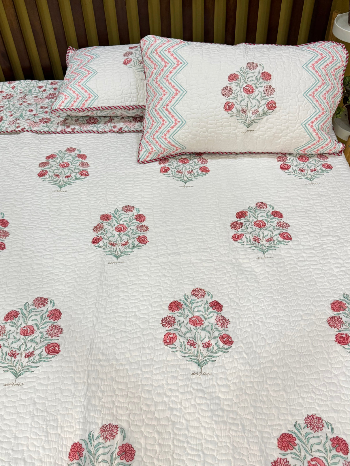 reversible-mulmul-queen-size-bedcover-breezy-bloom-blockprint