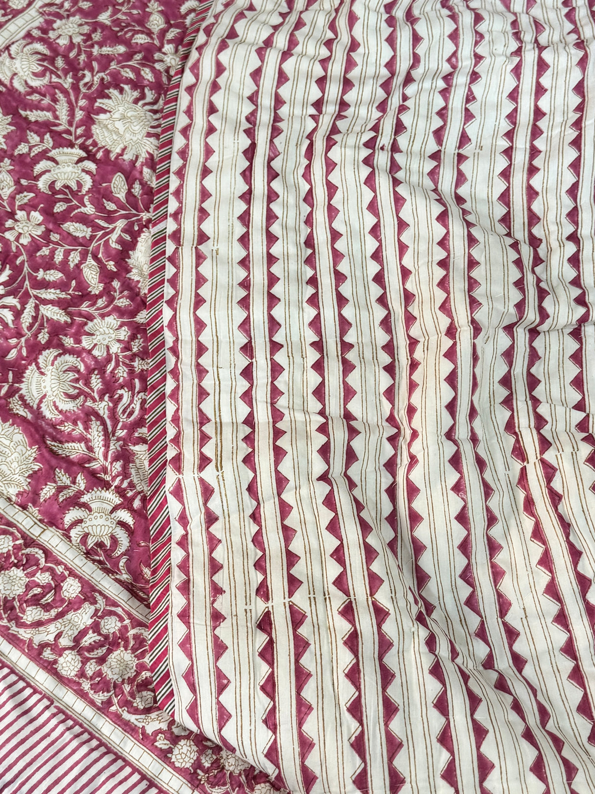 rose-color-king-cotton-quilt-texture-view