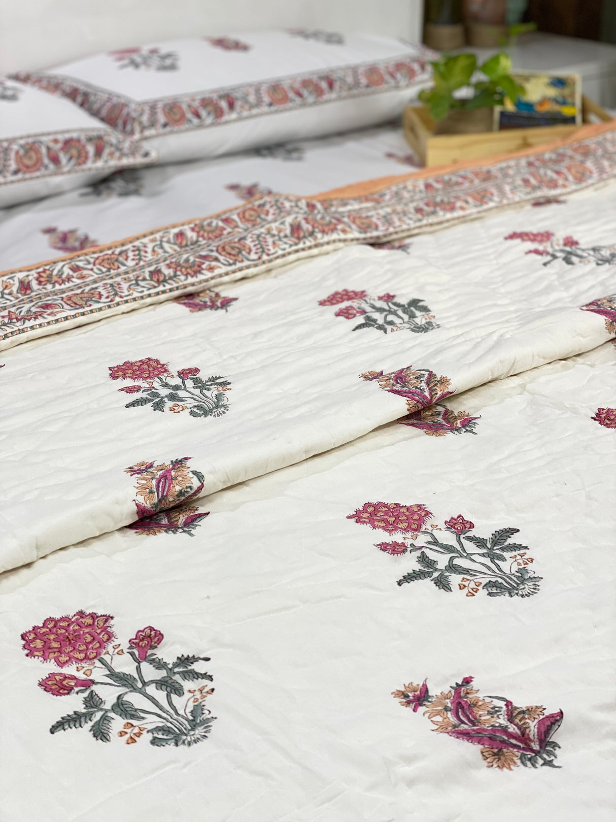 rose-floral-double-cotton-quilt-side-view