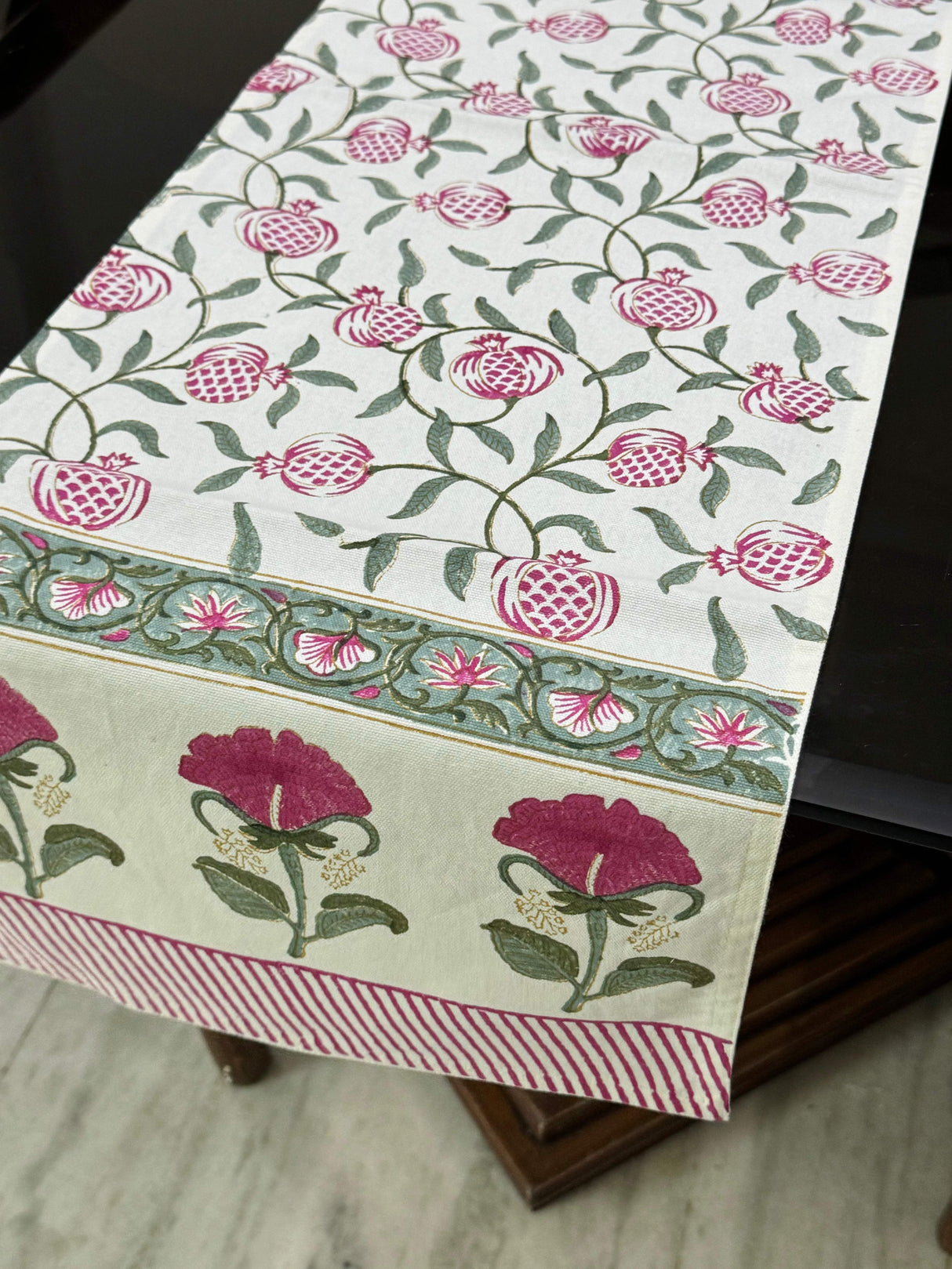 rose-theme-blockprint-table-runner-close-up